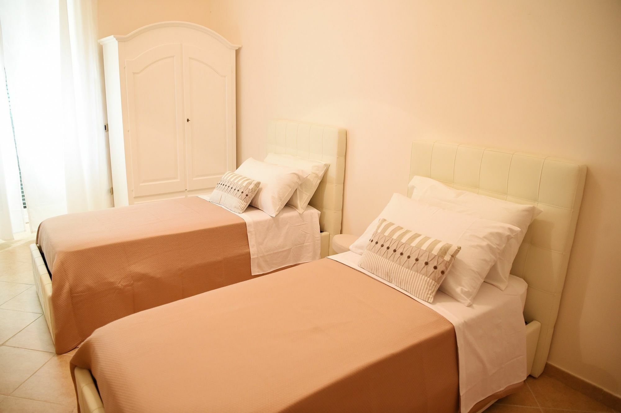 B&B Bonnes Suites Napoli Ngoại thất bức ảnh