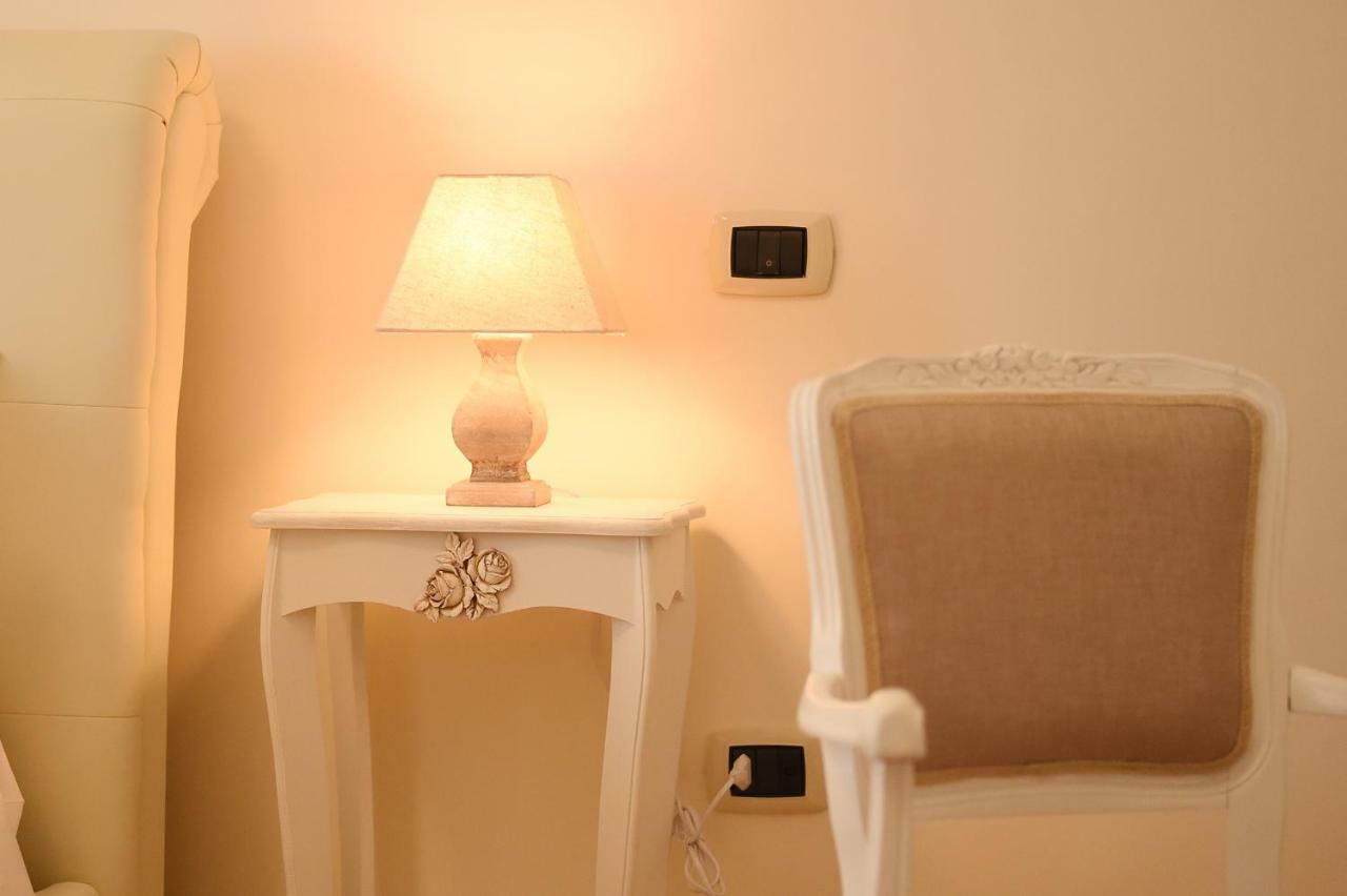 B&B Bonnes Suites Napoli Ngoại thất bức ảnh