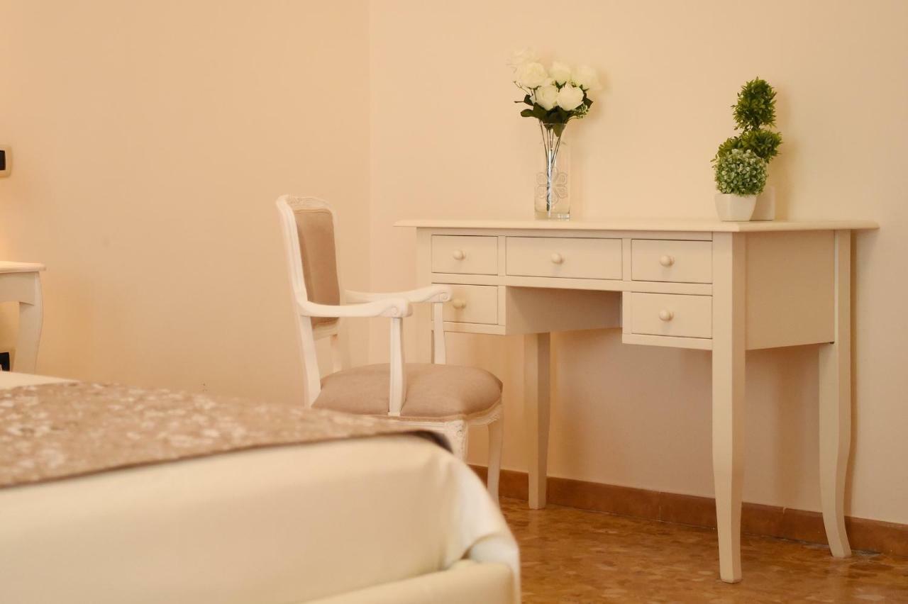 B&B Bonnes Suites Napoli Ngoại thất bức ảnh