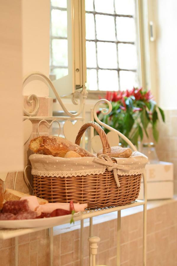 B&B Bonnes Suites Napoli Ngoại thất bức ảnh